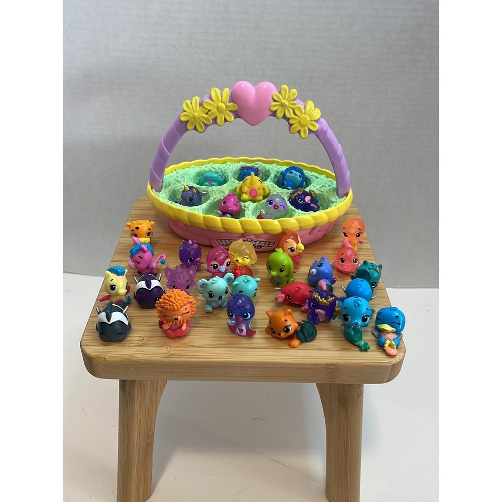 Hatchimals CollEGGtibles Family Spring Toy Basket Easter - Contains 33 Hatchimal